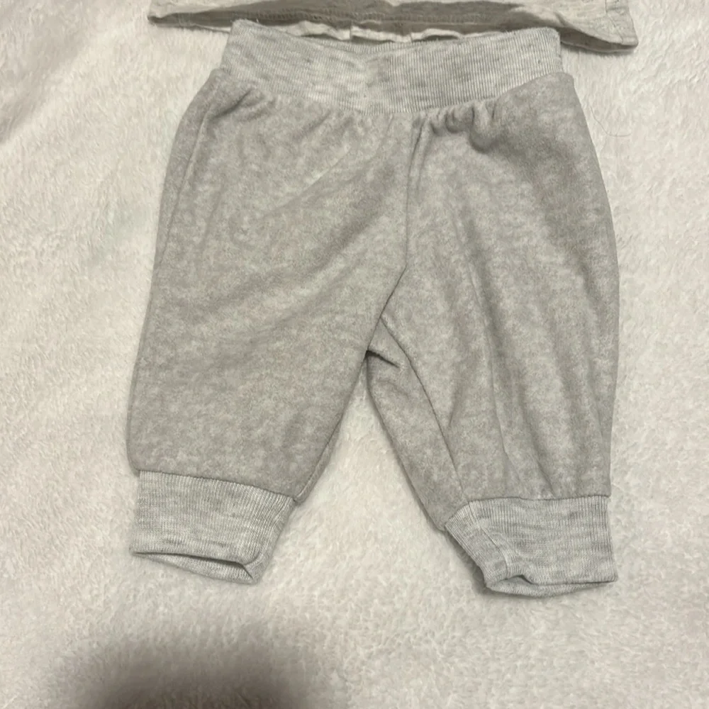 Newborn Carters baby dog shirt and pants set outfit. Gray with navy dog.